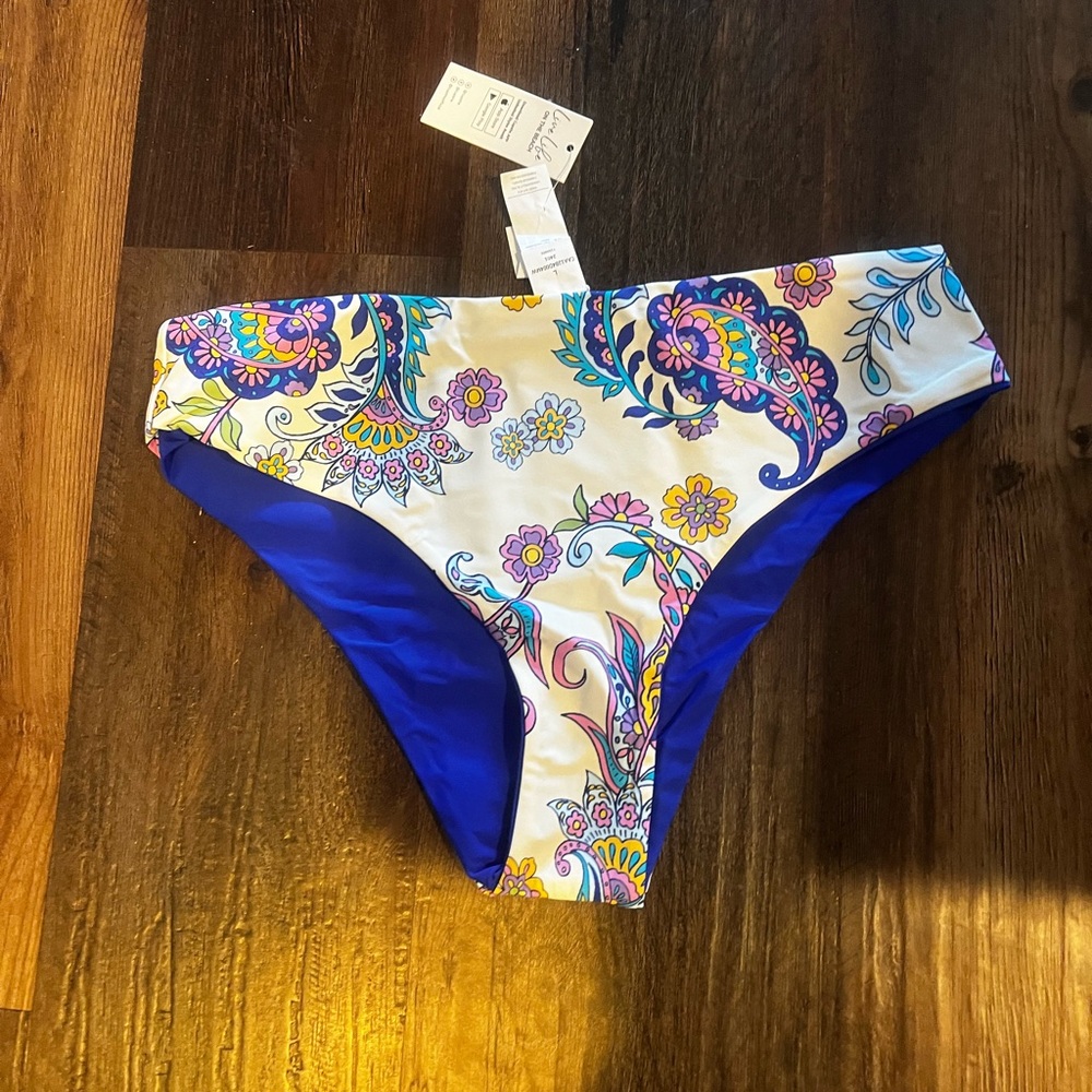 NWT Cupshe Blue and White Paisley Bikini Bottom Reversible Size Large